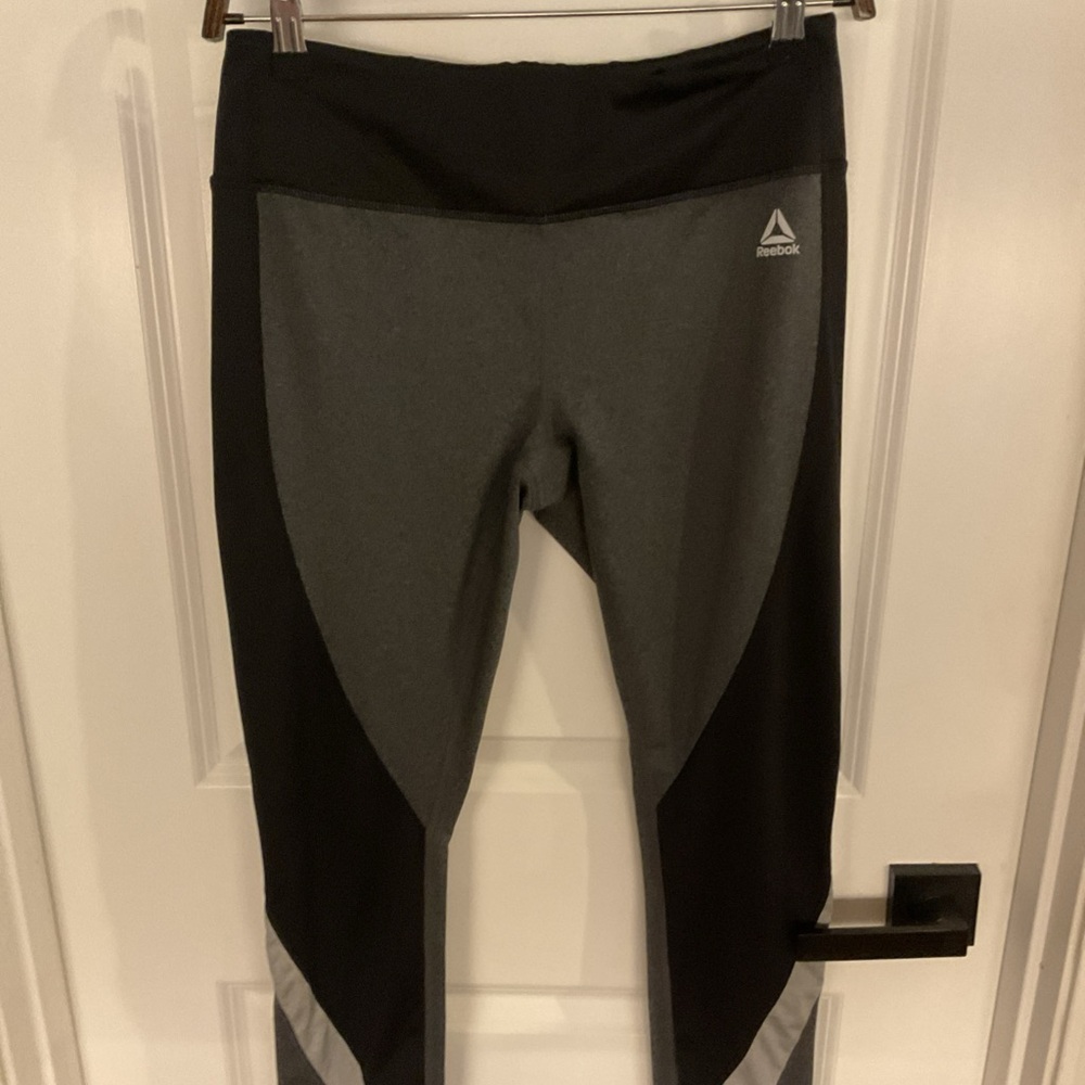 Reebok - Elastic Waist Athletic Leggings - Black & Gray - Ladies Size Medium